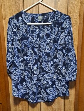 SOHO New York & Company Jeans Navy and Light Blue Paisley Shirt Size M